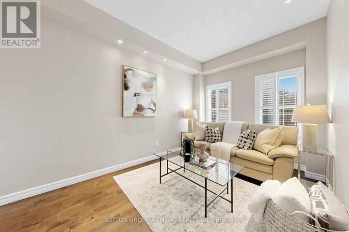 Property Photo:  435 Hensall Circle 71  ON L5A 4P1 