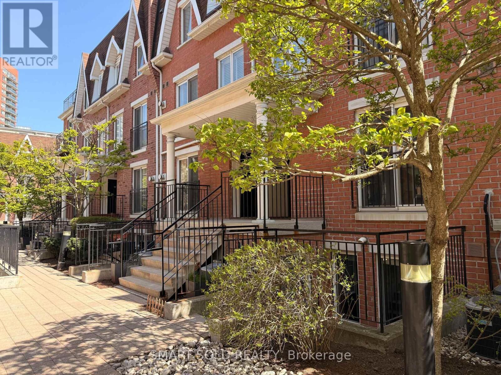 Property Photo:  10 Laidlaw Street 725  ON M6K 1X2 