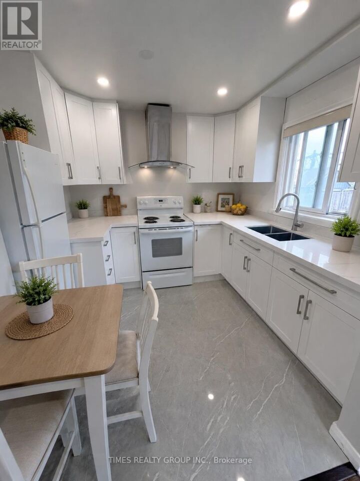 Property Photo:  9 Samba Drive  ON M9M 2M9 
