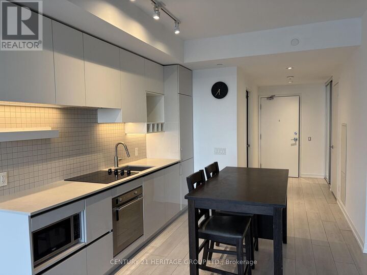 Property Photo:  5 Buttermill Avenue 6001  ON L4K 0M5 