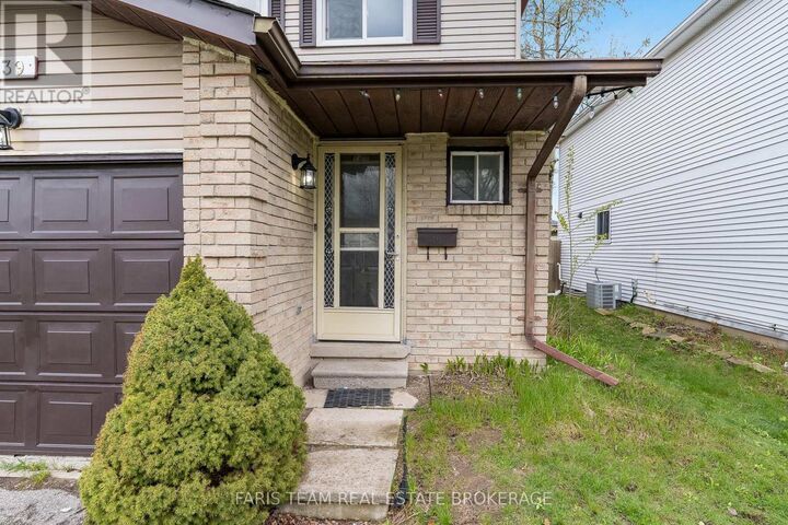Property Photo:  139 Burns Circle  ON L4N 5J8 