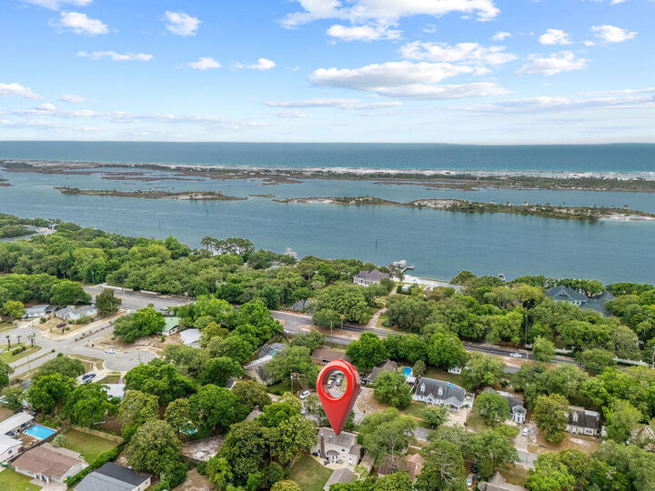 Property Photo: 15 Winfield Way FL 32569