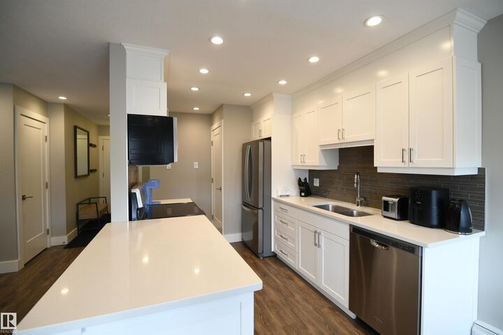 Property Photo:  8125 110 Street NW 206  AB T6G 2P3 