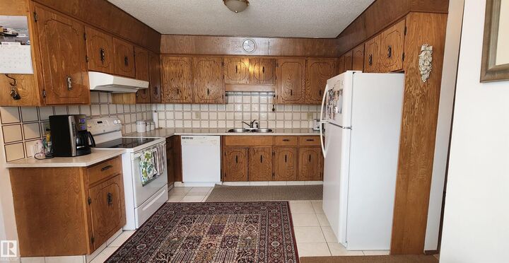Property Photo:  11035 166 Avenue NW  AB T5X 1Y2 