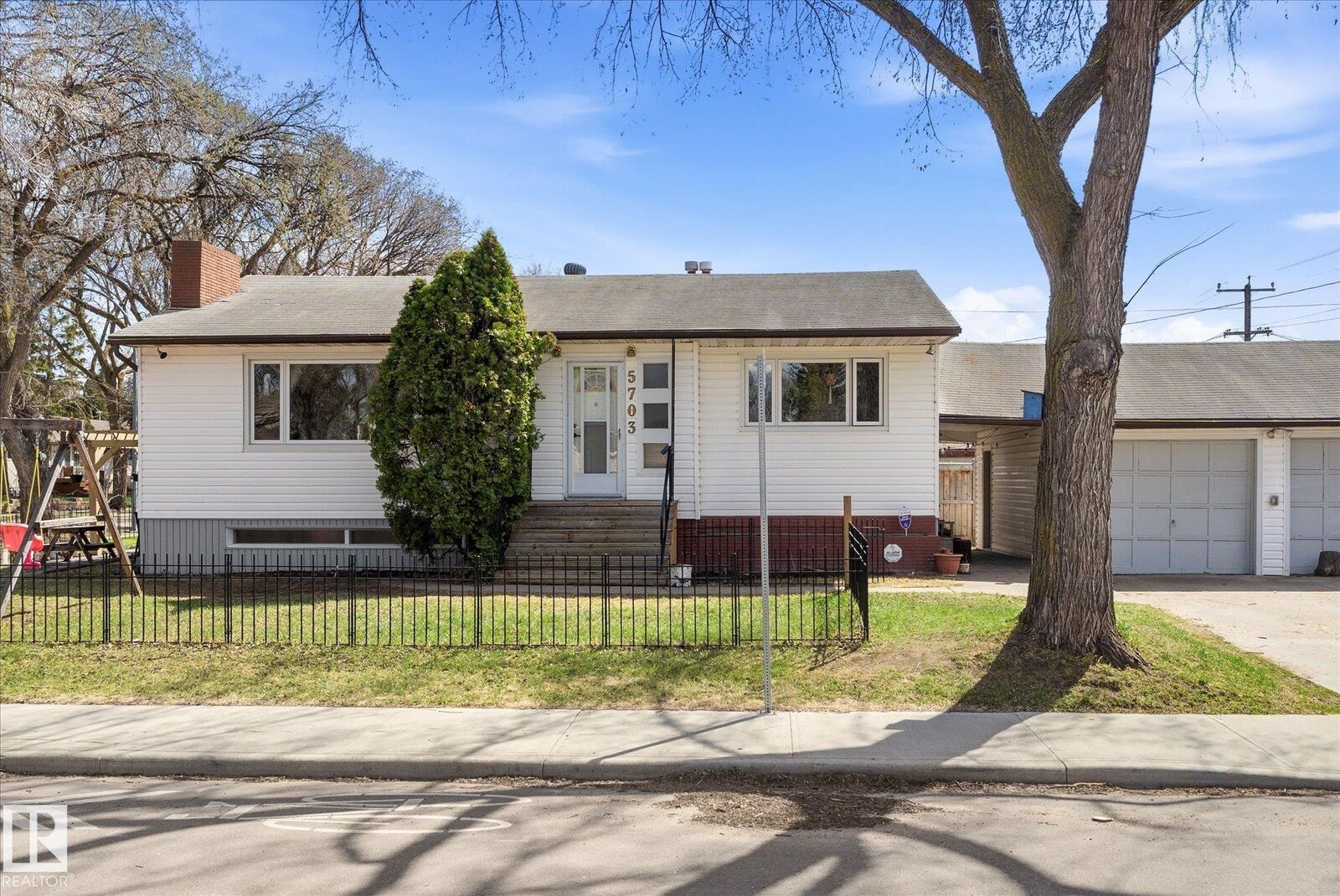 Property Photo:  5703 119 Avenue NW  AB T5W 1J2 