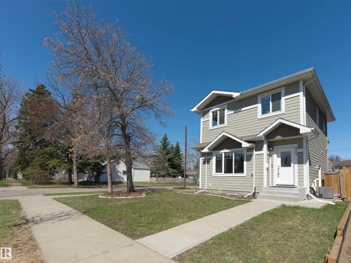 Property Photo:  9354 73 Avenue NW  AB T6E 1A7 