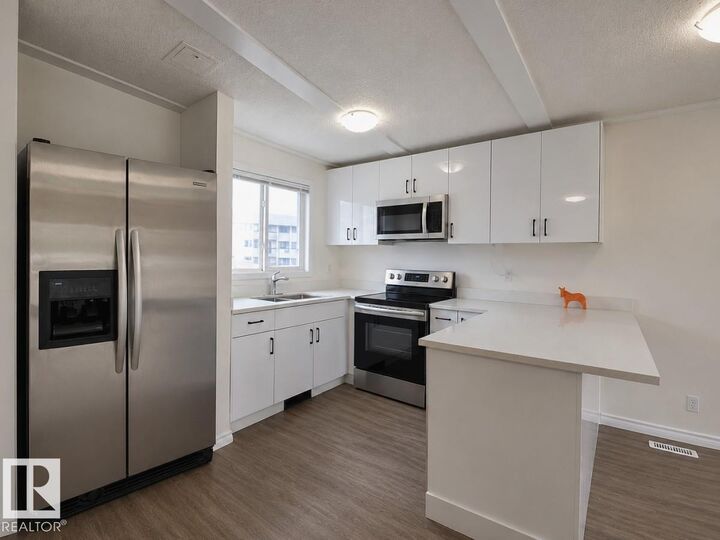 Photo de la propriété:  14458 56 Street NW  AB T5A 3R1 