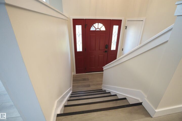 Property Photo:  18412 92 Avenue NW  AB T5T 2R2 