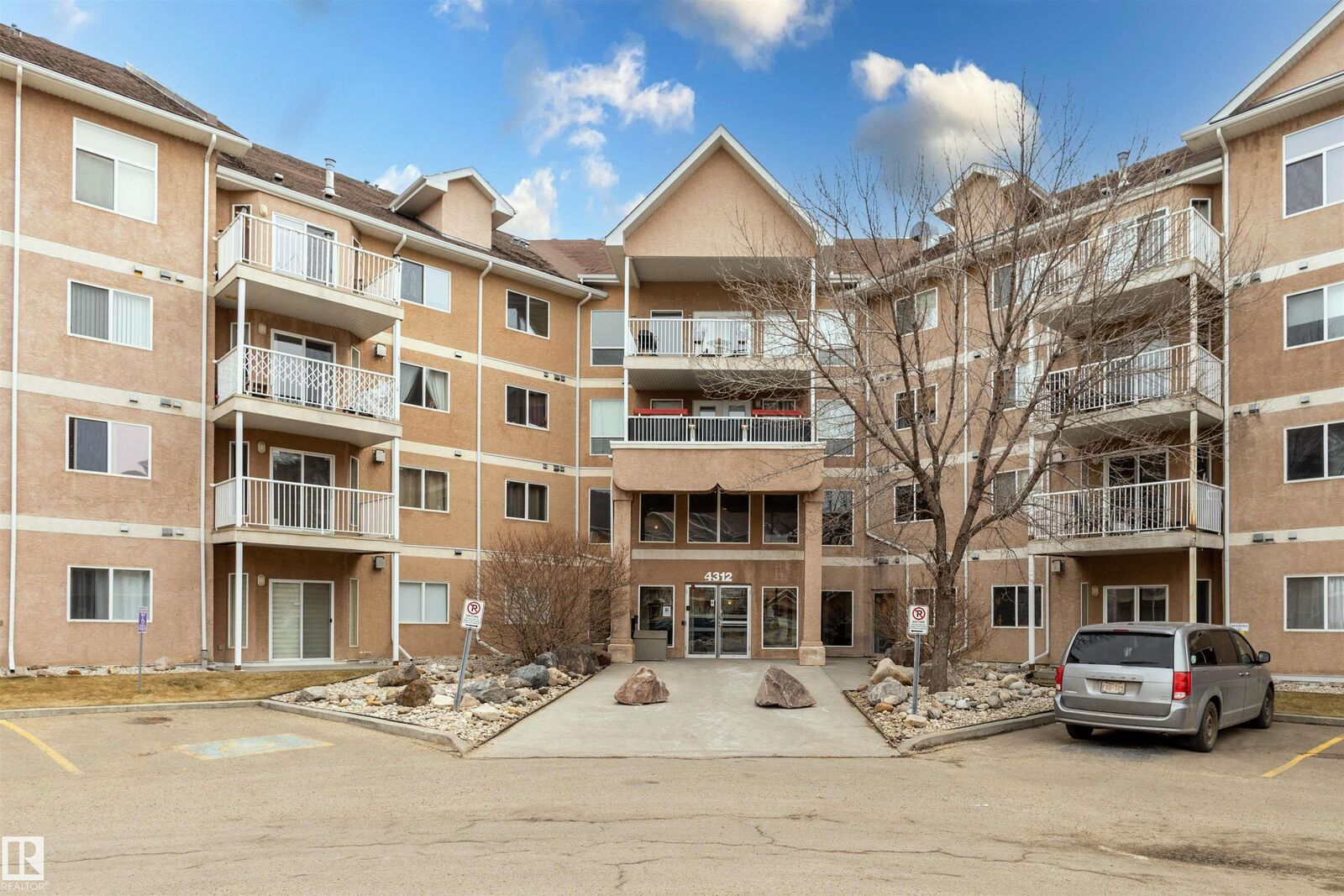 Property Photo:  4312 139 Avenue NW 201  AB T5Y 3J4 