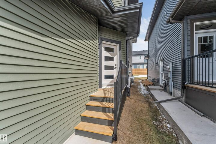 Property Photo:  6404 27 Avenue SW  AB T6X 3G4 