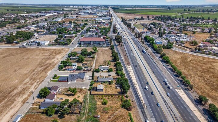 Property Photo: 312 W Tuolumne Street CA 93625