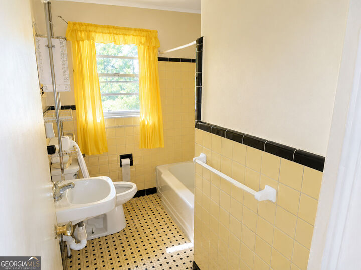 Property Photo:  2180 Highview Road SW  GA 30311 