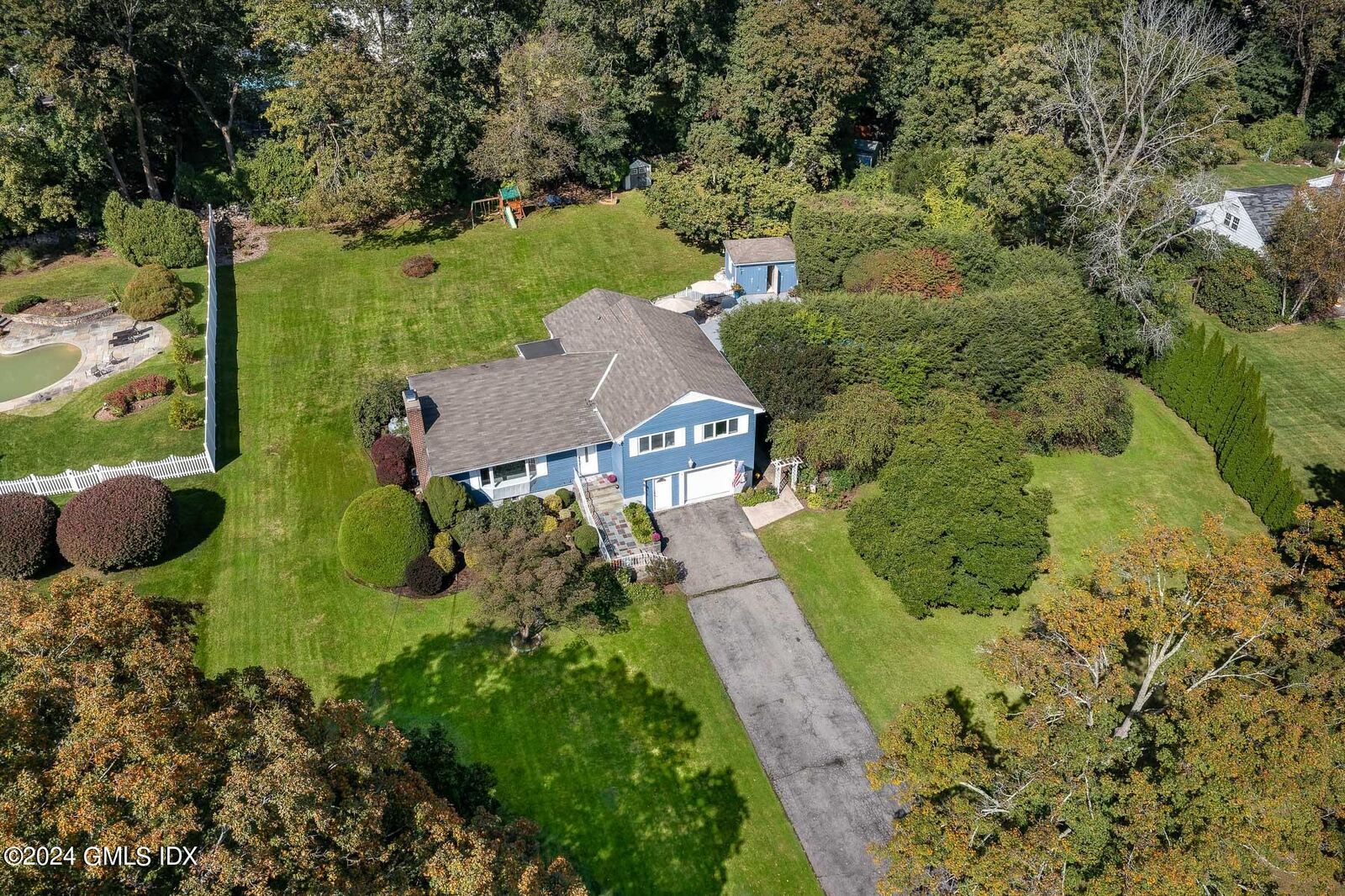 Property Photo:  6 E Lawn Lane  CT 06831 