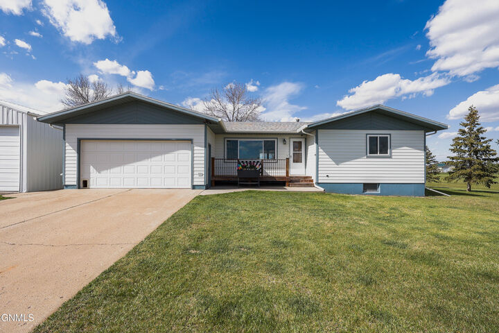 Property Photo:  309 North Avenue E  ND 58631 
