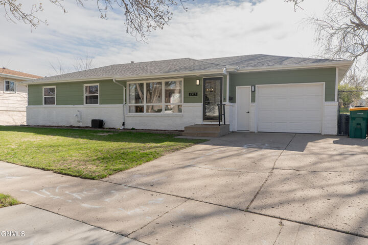 Property Photo:  1813 Marian Drive  ND 58501 