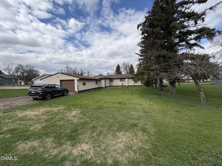 Property Photo:  309 7th Avenue N  ND 58433 