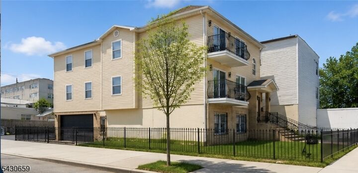 Property Photo:  272 Orange St  NJ 07103 