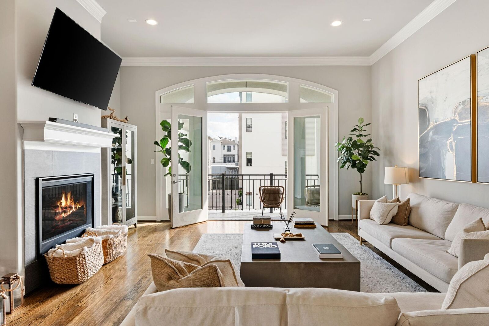 Property Photo:  306 W Saulnier Street  TX 77019 