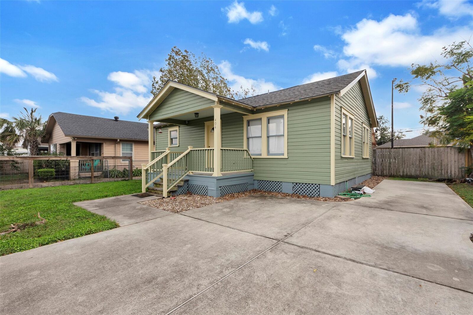 Property Photo:  404 E 29th Street  TX 77008 