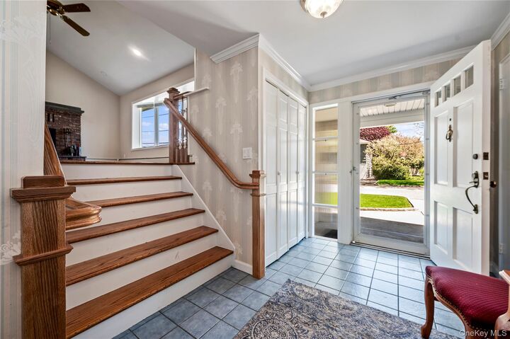Property Photo:  29 Kirkwood Drive  NY 11542 