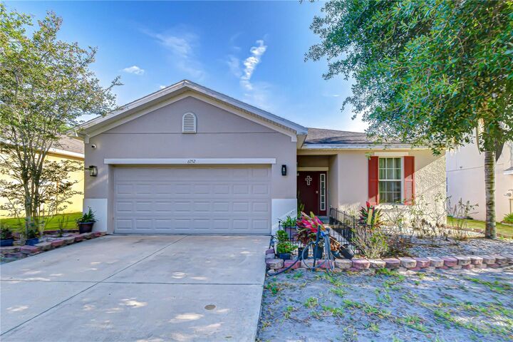 Property Photo:  6252 Twin Bridges Drive  FL 33541 