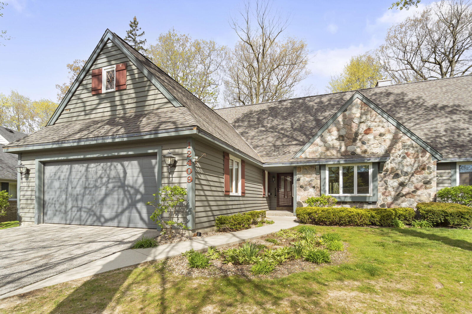 Property Photo:  12409 N Golf Dr  WI 53092 