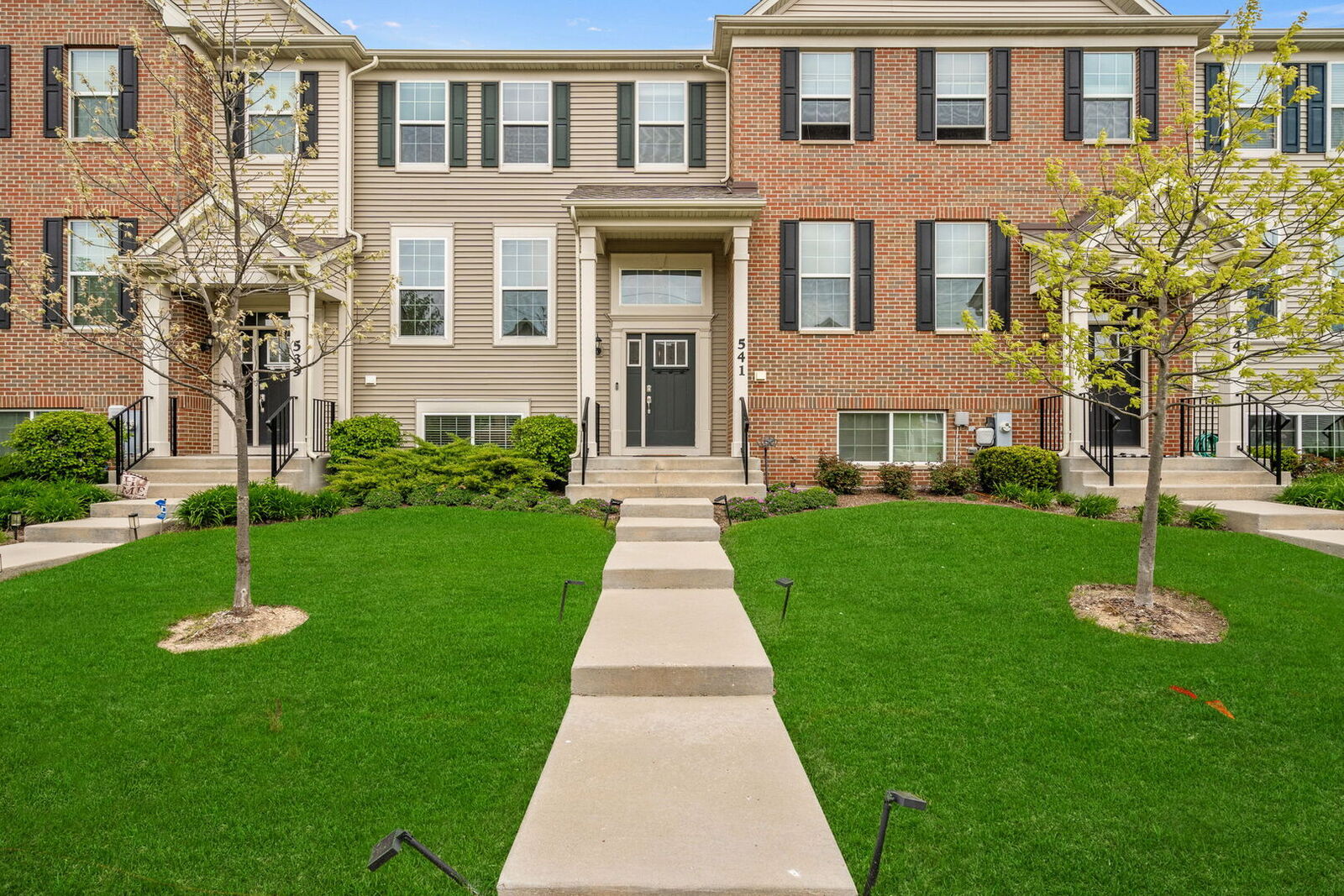 Property Photo: 541 Cimmaron Circle IL 60012