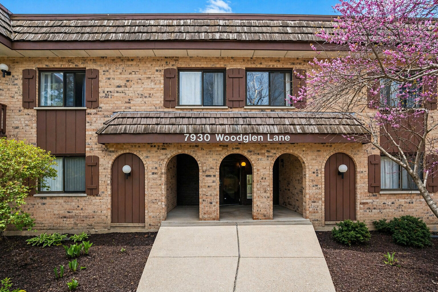 Property Photo:  7930 Woodglen Lane 209  IL 60516 