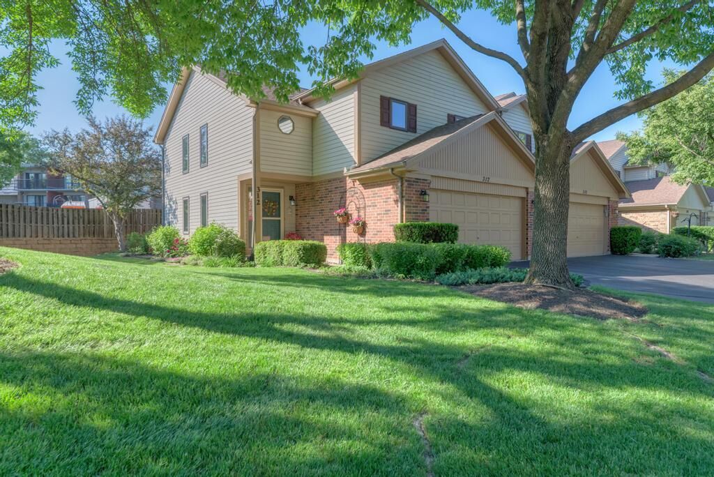 Property Photo:  312 Cromwell Court  IL 60559 