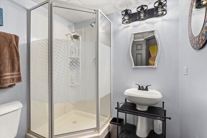 Property Photo:  