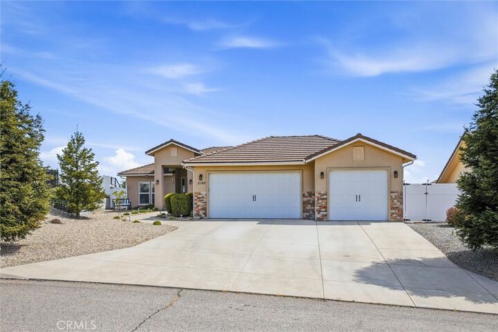 Property Photo:  3180 Lakeside Village  CA 93446 