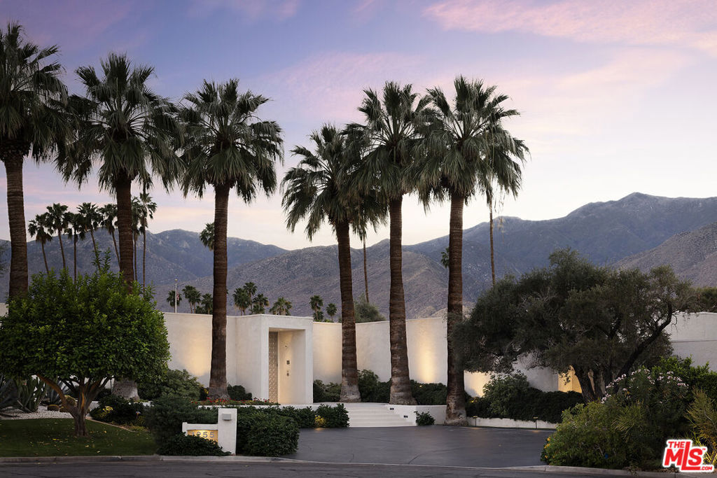 Property Photo:  1255 E Via Estrella  CA 92264 