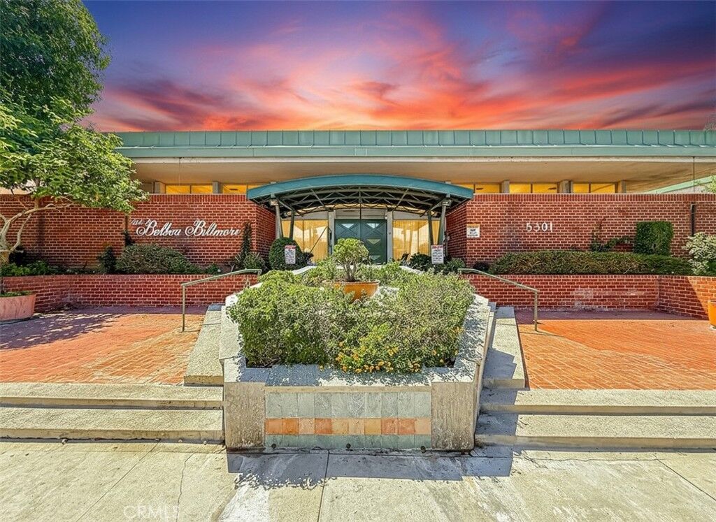Property Photo:  5301 Balboa Boulevard A3  CA 91316 