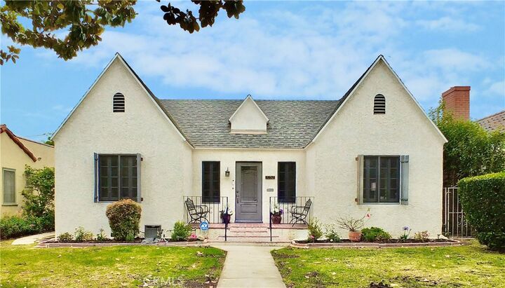 Property Photo:  3757 Cerritos Avenue  CA 90807 