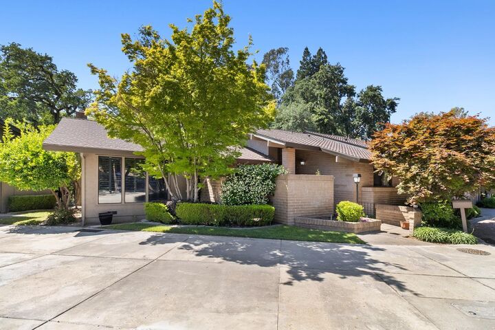 Property Photo:  2800 Calle Vista Way  CA 95821 