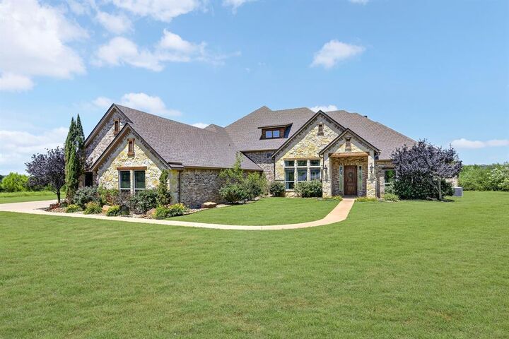 Property Photo:  1120 Heron Court  TX 76449 