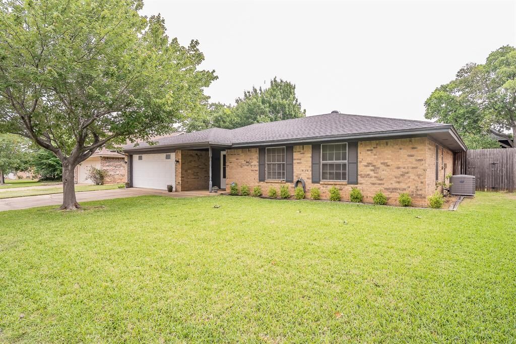 Property Photo:  500 Emerson Drive  TX 76039 