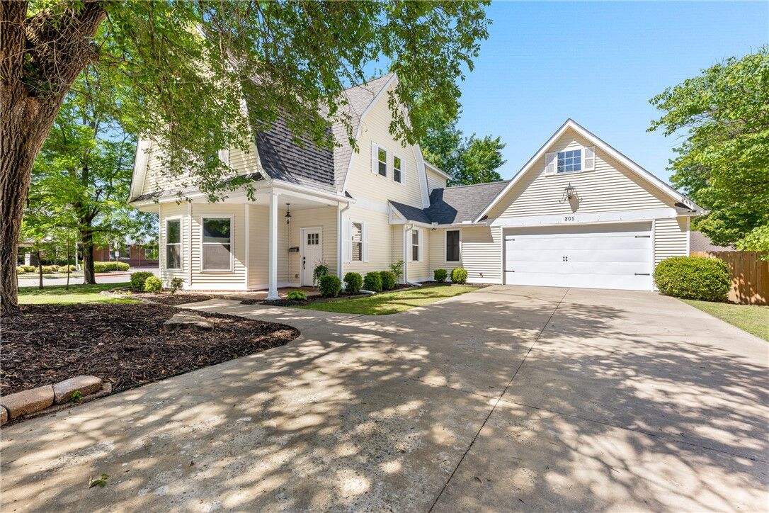 Property Photo: 301 NW B Street AR 72712