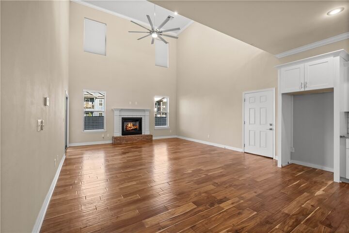 Property Photo:  1737 W Broadway Place  AR 72758 