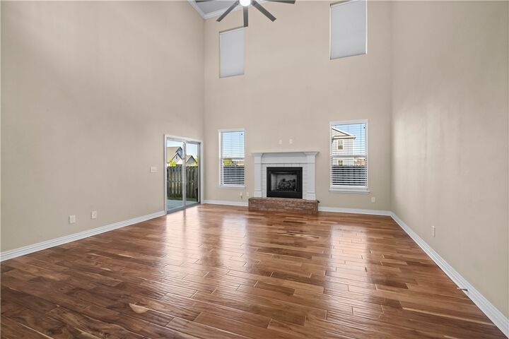 Property Photo: 1737 W Broadway Place AR 72758