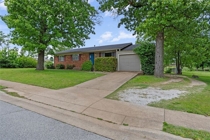 Property Photo:  903 W Olrich Street  AR 72756 