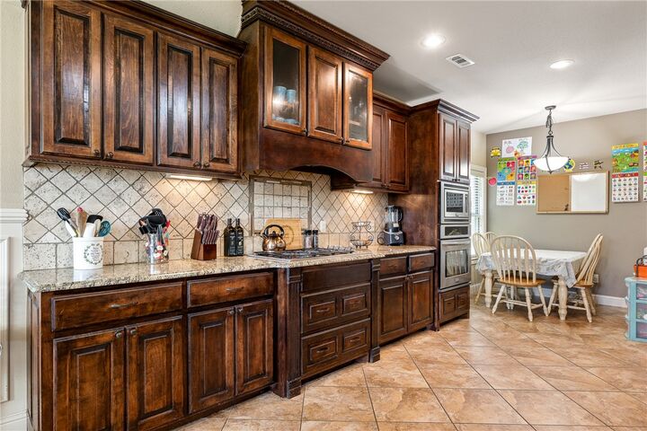 Property Photo:  903 SW Caprington Street  AR 72712 
