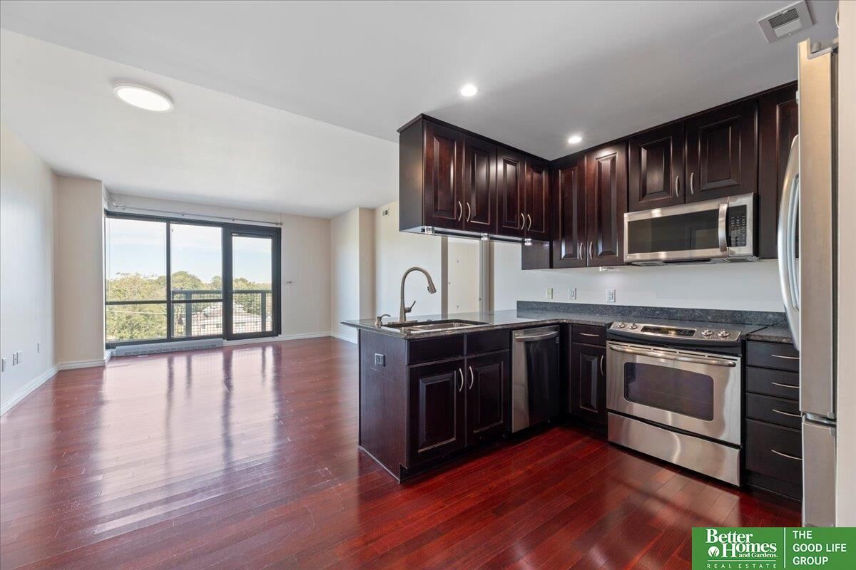 Property Photo:  3201 Dodge Court 5407  NE 68131 