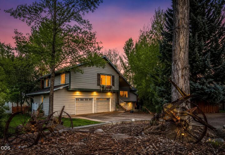 Property Photo: 1176 NE Barnes Road OR 97754