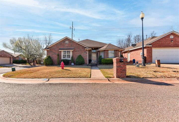 Property Photo:  428 McDonald Drive  OK 73034 