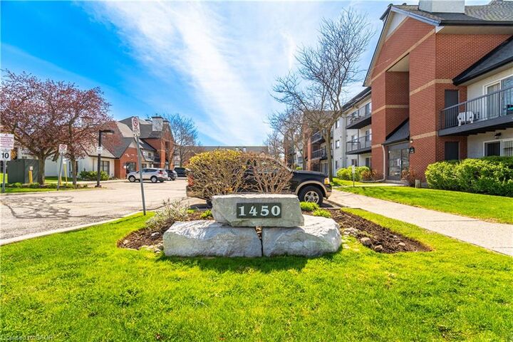 Property Photo:  1450 Glen Abbey Gate 532  ON L6M 2V7 