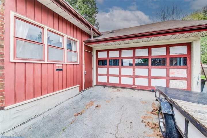 Property Photo:  498 Victoria Street S  ON N2M 3A7 