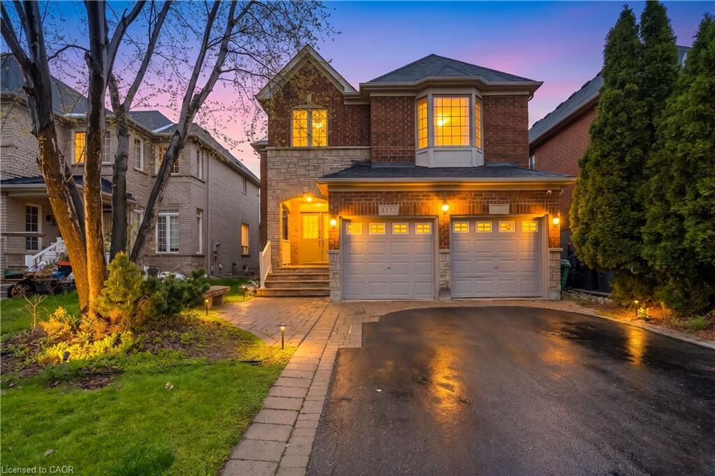 Property Photo:  3377 Destination Drive  ON L5M 7W6 
