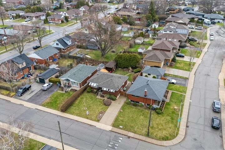 Property Photo:  139 Rendell Boulevard  ON L8T 3P7 