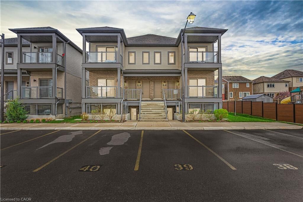 Property Photo:  205 West Oak Trail 42  ON N2R 0R9 
